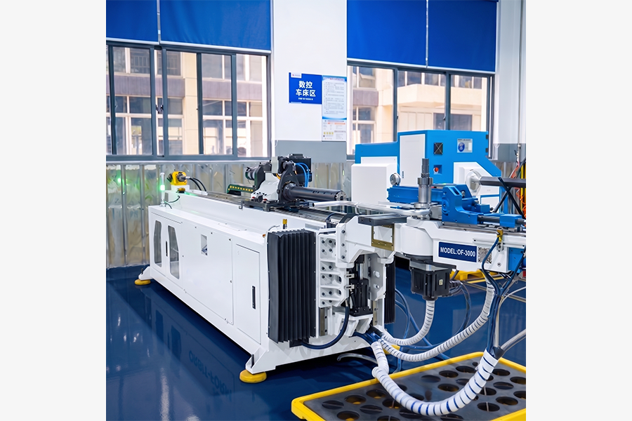 Máquina dobladora de tubos CNC