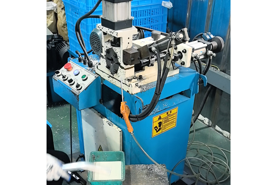 Máquina chaflanadora neumática de un solo cabezal